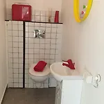 Comfortable Apartment, 10min Airport Appartement *