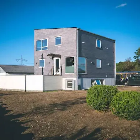 דירה Comfortable Apartment, 10min Airport *