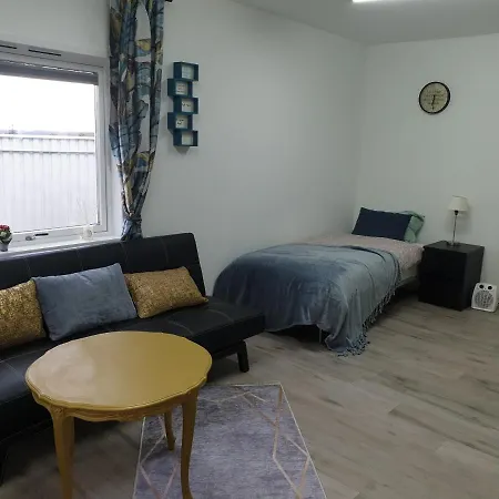 Comfortable Apartment, 10min Airport Daire *