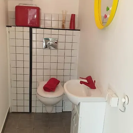 Comfortable Apartment, 10min Airport Appartement *