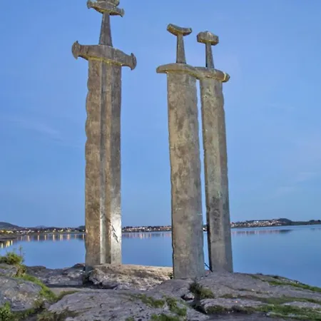 Daire Comfortable Apartment, 10min Airport